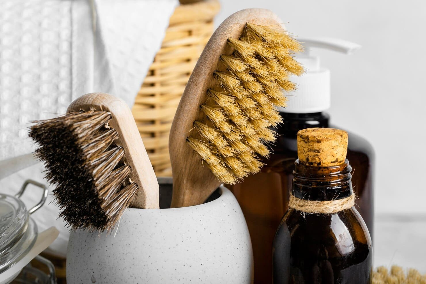 front-view-eco-friendly-cleaning-brushes_23-2148818483